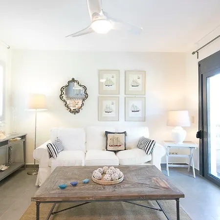 Сasa de vacaciones Apollo Beachfront House In #feelslikehome Pefkochori