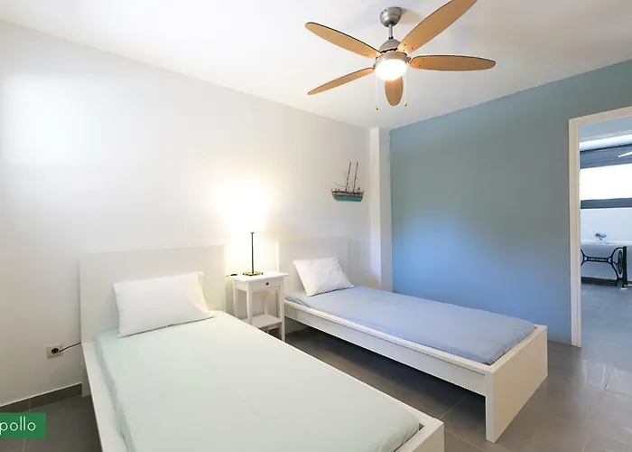 Apollo Beachfront House In #feelslikehome Vakantiehuis