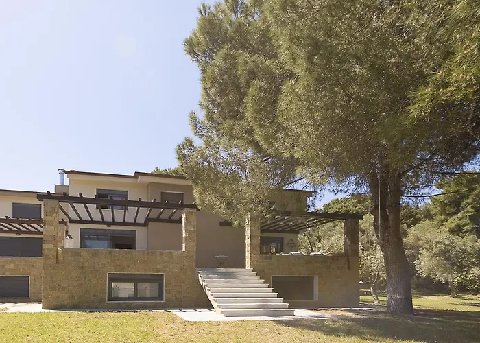 Apollo Beachfront House In #feelslikehome Pefkochori